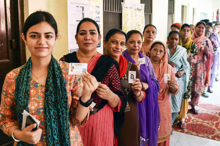 বিভিন্ন কেন্দ্রে মানুষের ভোট দেওয়া হয়ে গেলে ভোটারদের মধ্যে এই সমীক্ষা চালানো হয়। আনুষ্ঠানিক ফল ঘোষণার আগেই কোথায় কোন দল কতগুলি আসন পাবে, তার ভবিষ্যদ্বাণী করে বুথফেরত সমীক্ষা।
