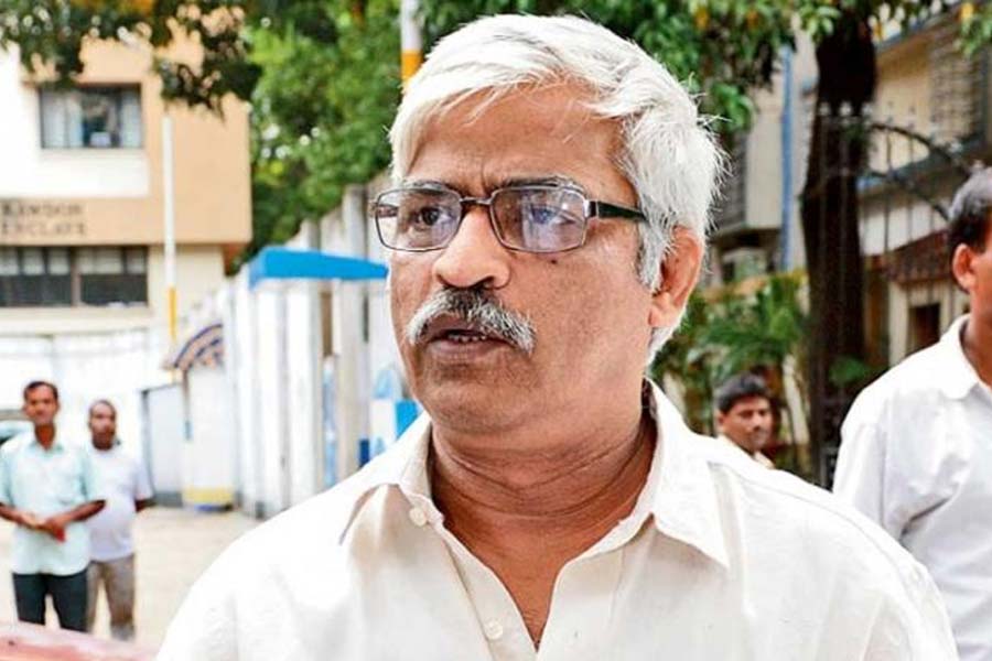 দমদমে সিপিএমের প্রার্থী সুজন চক্রবর্তী। যাদবপুর লোকসভা আসনের প্রাক্তন সাংসদ তিনি। 