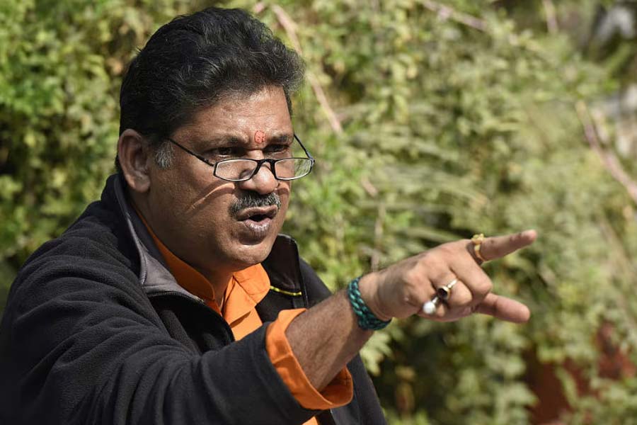 বর্ধমান-দুর্গাপুর লোকসভা আসনে এ বার তৃণমূলের প্রার্থী কীর্তি আজ়াদ। তিনি ভারতীয় ক্রিকেট দলে খেলেছেন। 