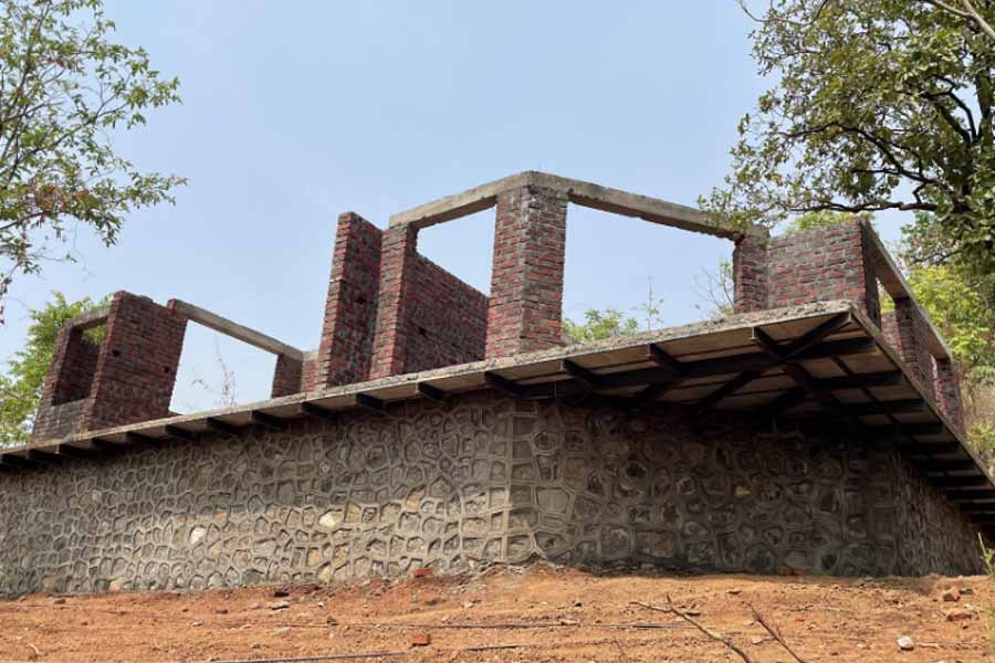 ইমরানের বক্তব্য, তিনি বাড়িটি এমন ভাবে তৈরি করতে চান যেখানে অন্দরমহল থেকেও বাইরের প্রাকৃতিক সৌন্দর্য উপভোগ করা যায়।