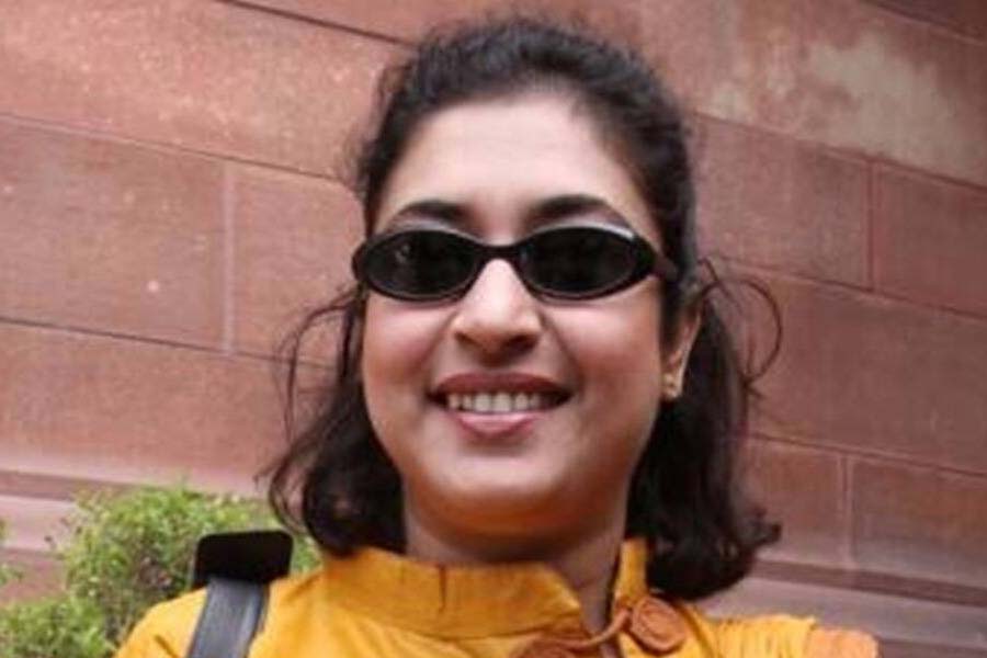 শতাব্দী রায় প্রার্থী হয়েছেন বীরভূমে। লড়াই করেছেন তৃণমূলের টিকিটে। ২০০৯ সাল থেকে তিনি ওই আসনের সাংসদ। এ বারও জয়ী হলেন।