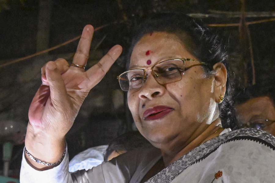কলকাতা দক্ষিণে তৃণমূলের প্রার্থী মালা রায়। তিনি ওই কেন্দ্রের বিদায়ী সাংসদ। এ বারও ওই আসন থেকে জয়ী হয়েছেন।