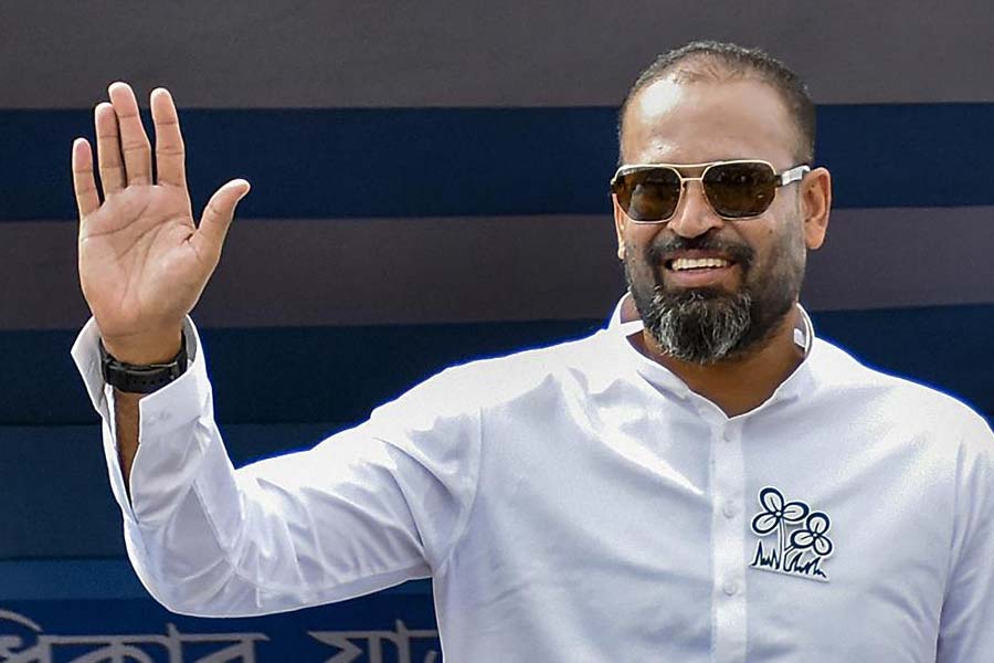 বহরমপুর লোকসভা আসনে তৃণমূলের প্রার্থী ইউসুফ পাঠান। প্রাক্তন ভারতীয় ক্রিকেটার। প্রথম বার লড়াই করে জয়ী ‘পিঞ্চ হিটার’ ইউসুফ।