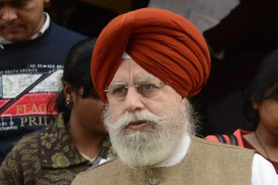 আসানসোলে বিজেপির প্রার্থী এসএস অহলুওয়ালিয়া। গত বার তিনি বর্ধমান- দুর্গাপুর আসন থেকে জয়ী হয়েছিলেন। এ বার পরাজিত। 