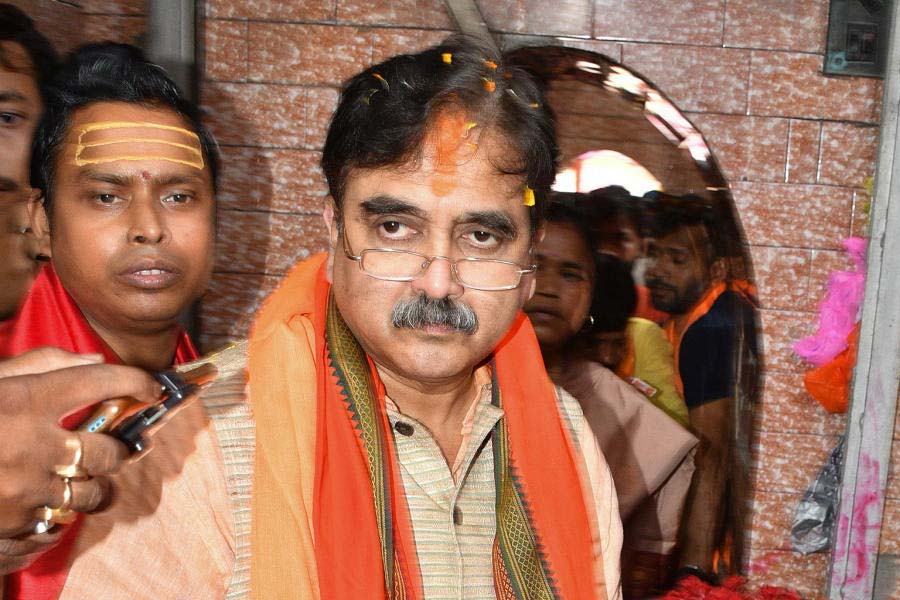 তমলুকে বিজেপির প্রার্থী অভিজিৎ গঙ্গোপাধ্যায়। তিনি কলকাতা হাই কোর্টের প্রাক্তন বিচারপতি। লোকসভা ভোটে লড়াই করে জয়ী হয়েছেন তিনি। 