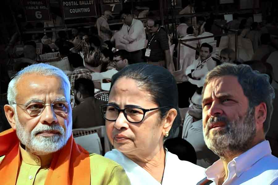 এই সব মিলিয়ে মোট ২৩৩টি আসন নিজেদের বিরোধী জোটে টানতে পেরেছে ‘ইন্ডিয়া’। যেখানে নীতীশ, নায়ডু এবং শিন্ডের মতো বড় তিনটি দল নিয়ে বিজেপি এনডিএর ছাতার তলায় আনতে পেরেছে ২৯২টি আসন।