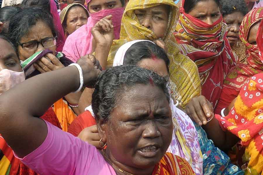 বসিরহাটের ফল বলছে, সন্দেশখালি ইস্যু বিজেপির সুবিধা করতে পারেনি। বরং, তা তৃণমূলেরই কাজে লেগেছে। এমনকি, সন্দেশখালি বিধানসভাতেও হাড্ডাহাড্ডি লড়াই চলেছে। 