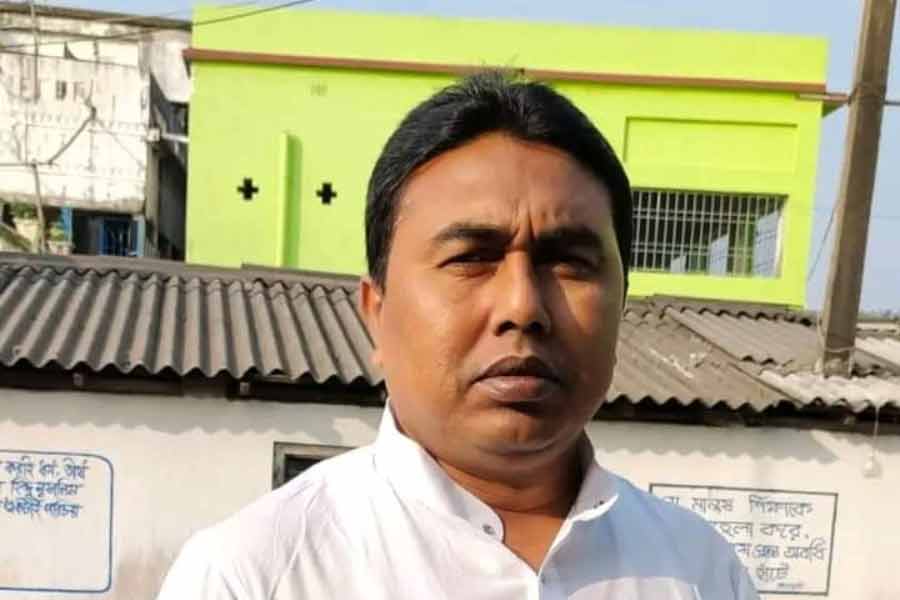 গত জানুয়ারি মাসে প্রথম খবরের শিরোনামে উঠে এসেছিল সন্দেশখালি। সেখানকার তৎকালীন তৃণমূল নেতা শাহজাহান শেখের বাড়িতে রেশন ‘দুর্নীতি’র তদন্তে গিয়েছিল ইডি। 