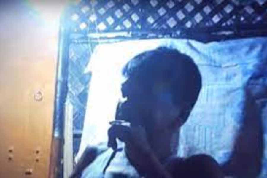 এই পরিস্থিতিতে ভোটের মুখে প্রকাশ্যে আসে সন্দেশখালির ‘স্টিং ভিডিয়ো’। যেখানে দেখা যায়, স্থানীয় বিজেপি নেতা বলছেন, টাকার বিনিময়ে গ্রামের মহিলাদের দিয়ে তৃণমূলবিরোধী আন্দোলন গড়ে তুলেছিল বিজেপি। (ভিডিয়োর সত্যতা যাচাই করেনি আনন্দবাজার অনলাইন)।