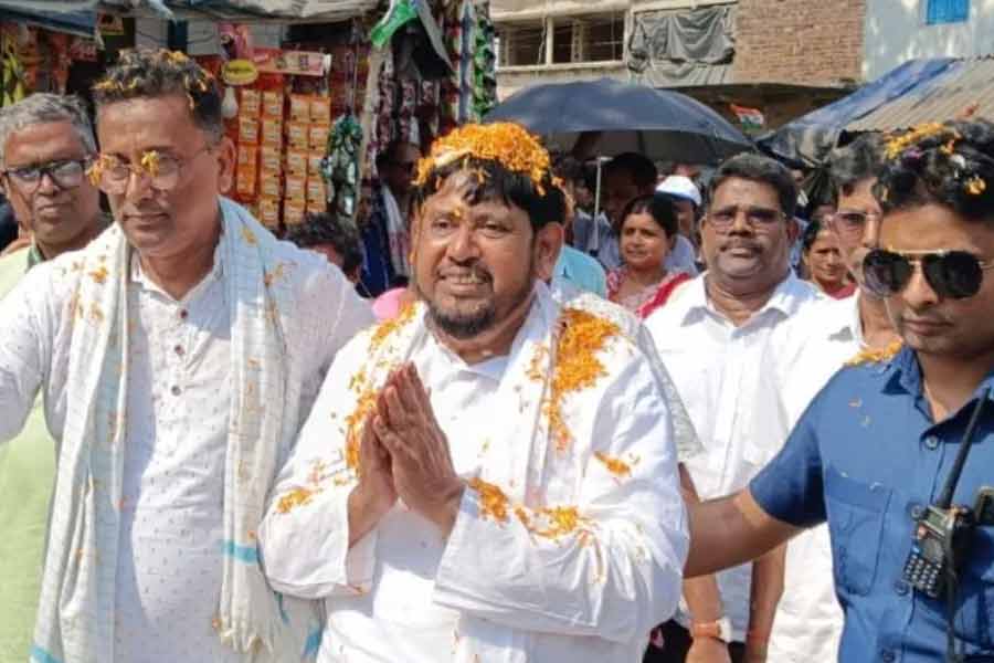 নির্বাচন কমিশনের তথ্য অনুযায়ী, দুপুর ২টো ৪০ মিনিট পর্যন্ত বসিরহাটে তৃণমূল প্রার্থী হাজি নুরুল এক লক্ষ ৯৩ হাজার ভোটে এগিয়ে রয়েছেন। বড় অঘটন না ঘটলে তাঁর জয় প্রায় নিশ্চিত।