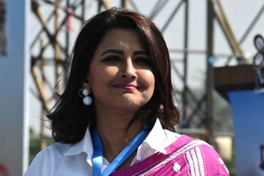 এ বার লোকসভা নির্বাচনে হুগলিতে আসলে ‘তারকা-যুদ্ধ’ হল। অভিনয় জগতের দুই অভিনেত্রী ভোটযুদ্ধে একে অপরের প্রতিদ্বন্দ্বী ছিলেন।