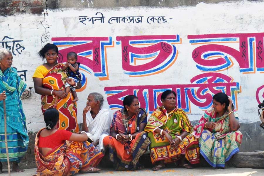 ২০২৪-এর লোকসভার ভোটযুদ্ধে মুখোমুখি দাঁড়ান রচনা এবং লকেট। রাজনীতির দুনিয়ায় লকেটের পরে যাত্রা শুরু করলেও অভিনয়জগতে লকেটের চেয়ে প্রায় বছর নয়েক আগে পা দেন রচনা।