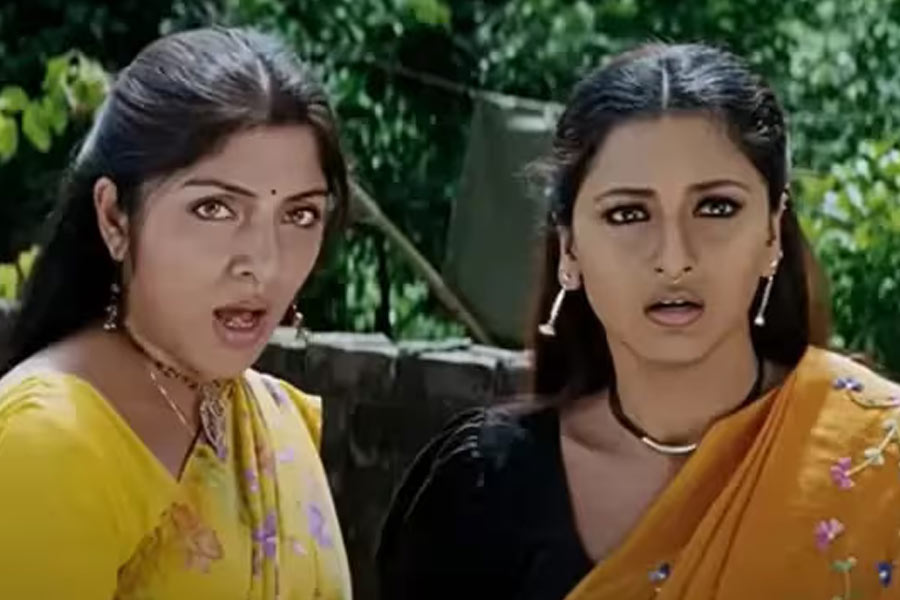 বরাবরই ছবির নায়িকা রচনা এবং খানিকটা হলেও ‘দুষ্টু’ চরিত্রে লকেট। ২০১৭ সালে মুক্তিপ্রাপ্ত ‘হঠাৎ একদিন’ ছবিতে একসঙ্গে শেষ কাজ করতে দেখা যায় দু’জনকে।