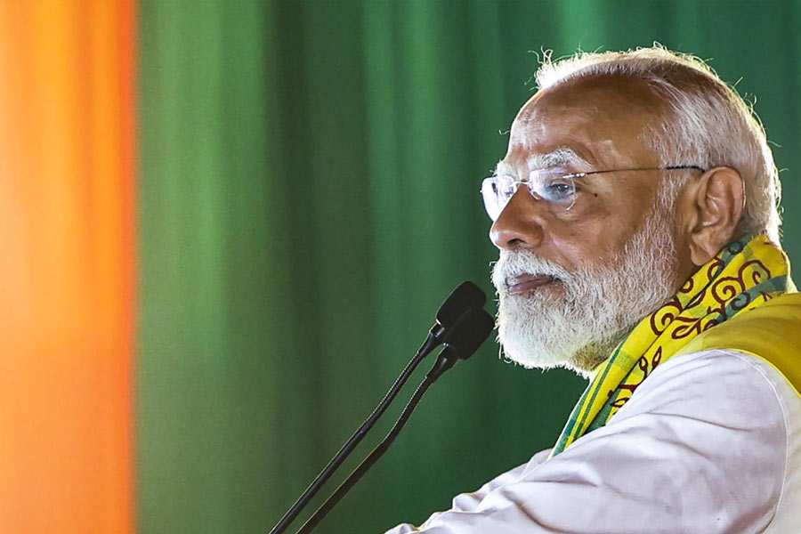 বিজেপির ‘সঙ্কল্পপত্রে’ এক দেশ এক ভোট, অভিন্ন দেওয়ানি বিধি চালুর প্রতিশ্রুতি দিয়েছিল বিজেপি। কিন্তু পরিবর্তিত পরিস্থিতিতে পদ্মশিবির তাদের এই লক্ষ্যগুলি কতটা পূরণ করতে পারবে, তা নিয়ে সংশয় রয়েছে।