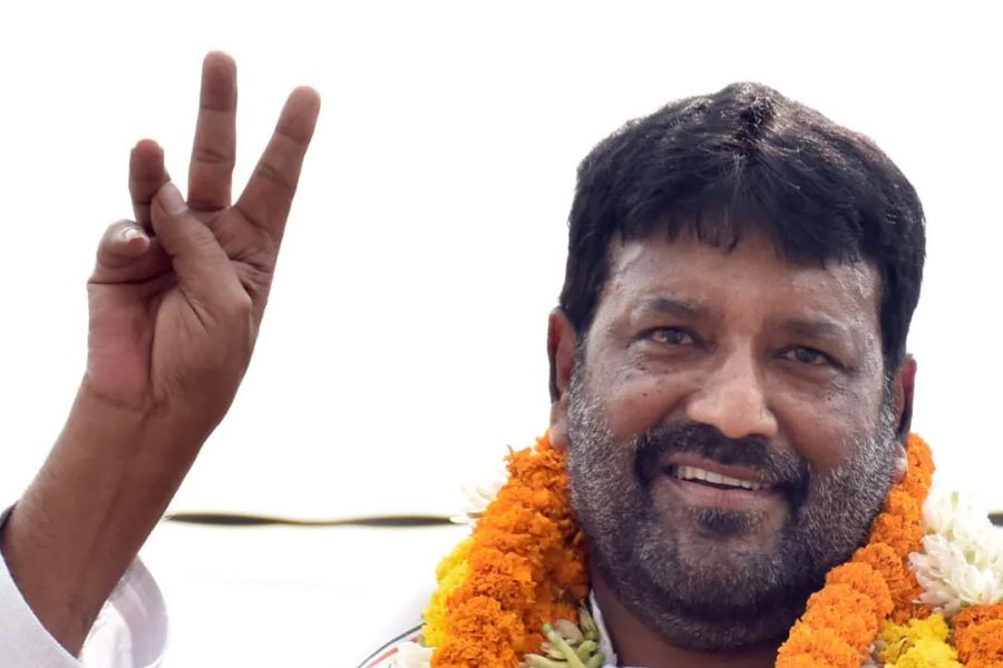 মুর্শিদাবাদে তৃণমূলের প্রার্থী বিদায়ী সাংসদ আবু তাহের খান। সিপিএম প্রার্থী মহম্মদ সেলিম এবং বিজেপি প্রার্থী গৌরীশঙ্কর ঘোষ। শেষ হাসি হাসলেন আবু তাহের। তিনি জিতেছেন ১৬৪২১৫ ভোটে। এই কেন্দ্রে দ্বিতীয় স্থানে সেলিম। 