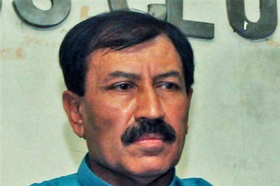 হাওড়ায় তৃণমূল প্রার্থী প্রসূন বন্দ্যোপাধ্যায়। বিজেপি প্রার্থী রথীন চক্রবর্তী। সিপিএমের টিকিটে সব্যসাচী চট্টোপাধ্যায় দাঁড়িয়েছিলেন। শেষ হাসি হাসলেন প্রসূন। জিতলেন ১৬৯৪৪২ ভোটে। 