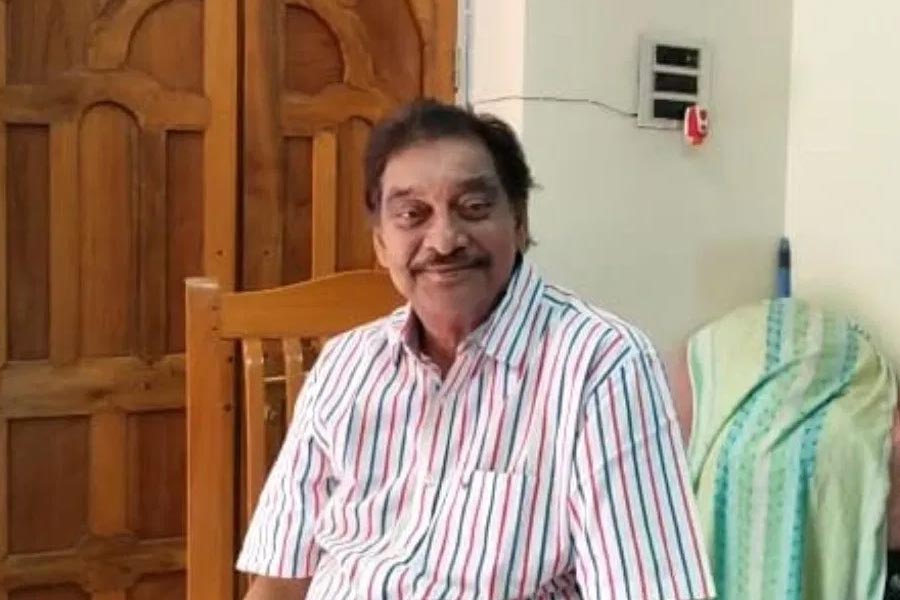 বাঁকুড়ায় অরূপ চক্রবর্তীকে প্রার্থী করেছিল তৃণমূল। তাঁর বিরুদ্ধে বিজেপির বিদায়ী সাংসদ সুভাষ সরকার দাঁড়িয়েছিলেন। সিপিএম প্রার্থী করে নীলাঞ্জন দাশগুপ্তকে। শেষ হাসি হাসলেন অরূপই। তিনি ৩২৭৭৮ ভোটে জিতেছেন।