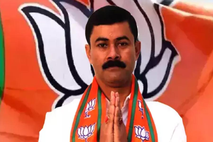 রায়গঞ্জে তৃণমূল প্রার্থী কৃষ্ণ কল্যাণী। বিজেপির প্রার্থী কার্তিক পাল। কংগ্রেস ওই কেন্দ্রে প্রার্থী করে আলি ইমরান রামজ়কে। শেষ হাসি কার্তিকের। তিনি জিতলেন ৬৮১৯৭ ভোটে।