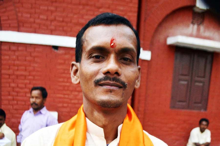 আলিপুরদুয়ারে তৃণমূল প্রার্থী করেছিল প্রকাশ চিক বরাইককে। বিজেপির প্রার্থীর নাম মনোজ টিগ্গা। ওই কেন্দ্রে আরএসপির মিলি ওরাওঁ দাঁড়িয়েছিলেন। শেষ হাসি হাসলেন মনোজ। জিতলেন ৭৫৪৪৭ ভোটে।