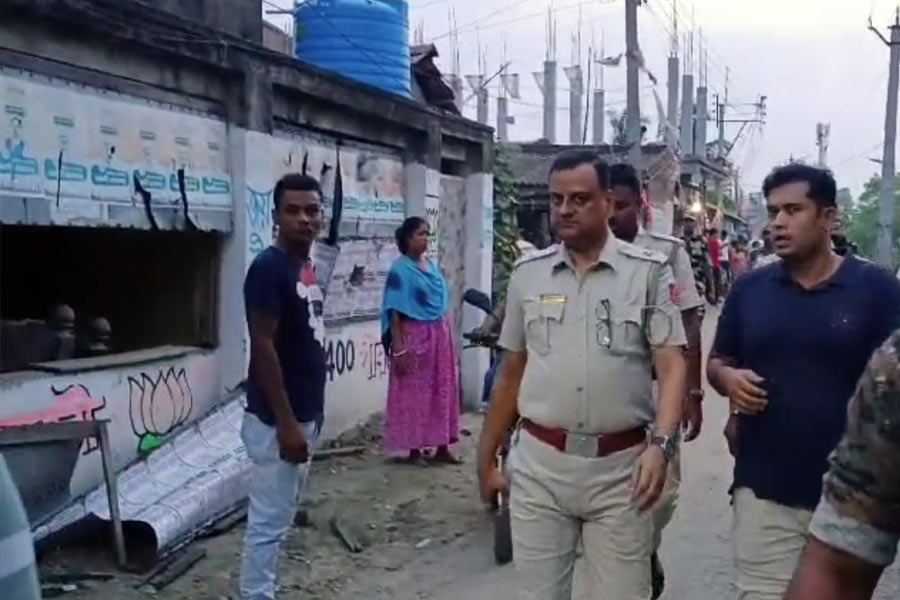 নরেন্দ্রপুরে বিজেপির পোলিং এজেন্টের বাড়ি ভাঙচুর।