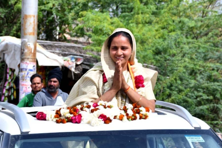 ২০২৩ সালে রাজস্থানের বিধানসভা নির্বাচনে দাঁড়িয়েছিলেন সঞ্জনা। কিন্তু জয়ের মুকুট পরতে পারেননি তিনি।