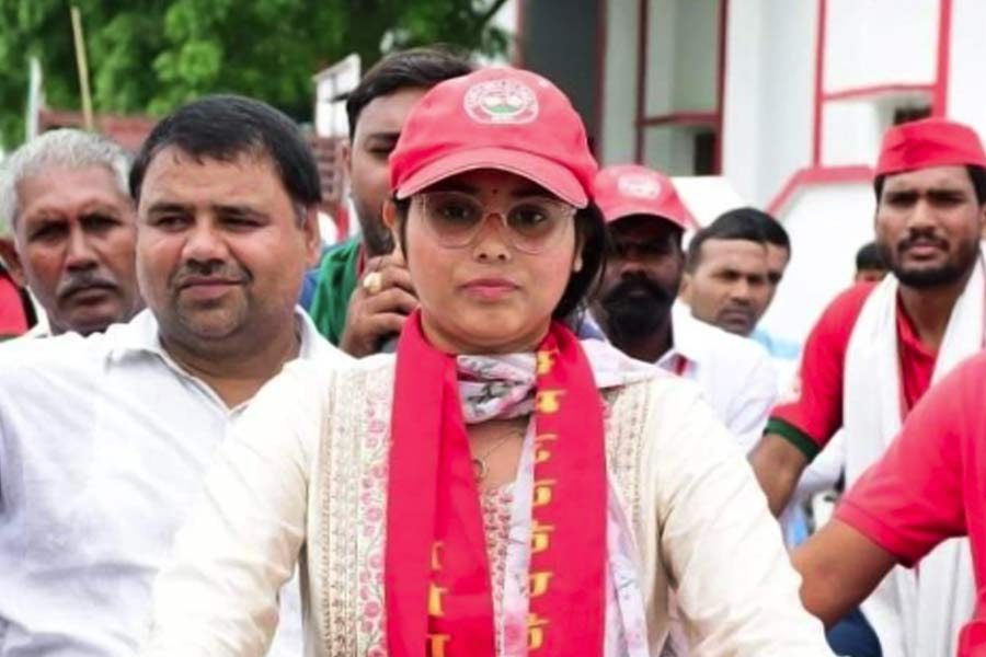 মছলিশহর কেন্দ্রে বিজেপি প্রার্থী ভোলানাথ সরোজকে ৩৫ হাজারের বেশি ভোটে হারিয়েছেন ২৫ বছরের প্রিয়া।