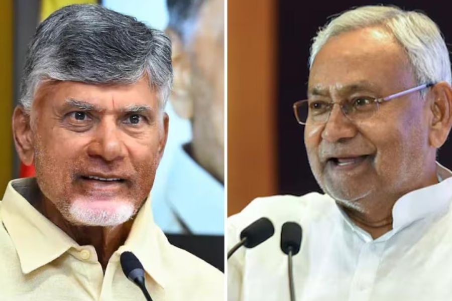 অন্য দিকে, এনডিএর বৈঠকেও নীতীশ-নায়ডু মোদীকে পূর্ণ সমর্থন দেওয়ার প্রতিশ্রুতি দিয়েছেন।