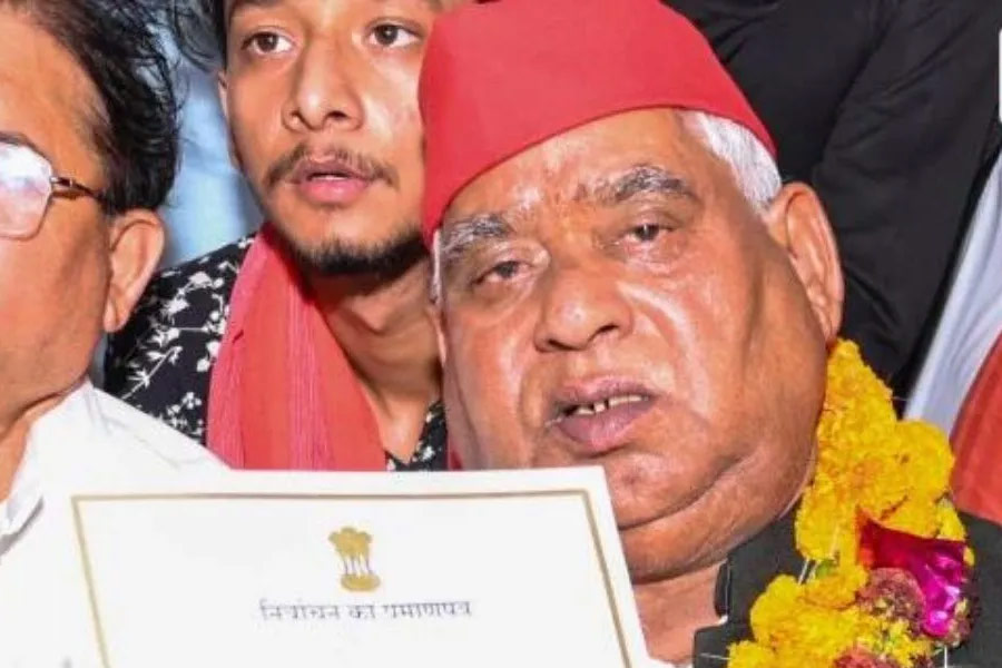 ‘অপ্রত্যাশিত’ জয়ের পর তাঁর দাবি, রামের আশীর্বাদ এবং মানুষের ভালবাসাতেই সাফল্য এসেছে। ‘হিন্দুস্তান টাইমস’-কে দেওয়া সাক্ষাৎকারে উত্তরপ্রদেশের ন’বারের সাংসদ অবধেশ বলেন, “রামমন্দিরকে সামনে রেখে বিজেপি রাজনৈতিক সুবিধা পেতে চেয়েছিল। বিজেপি চেয়েছিল বেকারত্ব, দারিদ্র, মুদ্রাস্ফীতি কিংবা কৃষকদের সমস্যার মতো বিষয়গুলি থেকে মানুষের মনোযোগ সরে যাক।”
