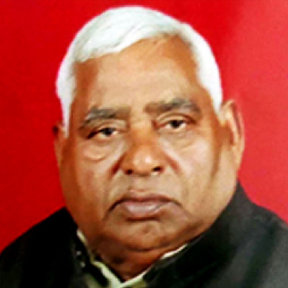 সেই সময় টানা ৫-৭ দিন ধরে ব্যালট গোনা হত। অবধেশ পিতার মৃত্যুর খবর পেয়েও গণনাকেন্দ্র ছাড়েননি। কারণ চরণের নির্দেশ ছিল, কোনও অবস্থাতেই গণনাকেন্দ্র ছাড়া চলবে না। নির্বাচনে অবশ্য বিপুল ভোটে জয়ী হন রাজীব।