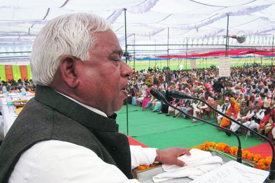 রামমন্দির যে লোকসভা কেন্দ্রের অন্তর্গত, সেই আসনে জেতার জন্য কি আলাদা কোনও কৌশল ছিল? উত্তরে অবধেশ বলেন, “আমার আলাদা কোনও পরিকল্পনা ছিল না। এই জয় সম্ভব হয়েছে প্রভু রাম এবং হনুমানজির আশীর্বাদ এবং মানুষের ভালবাসায়। আমি মনে করি এই তিন শক্তি আমার জয়কে সুনিশ্চিত করেছে।” 