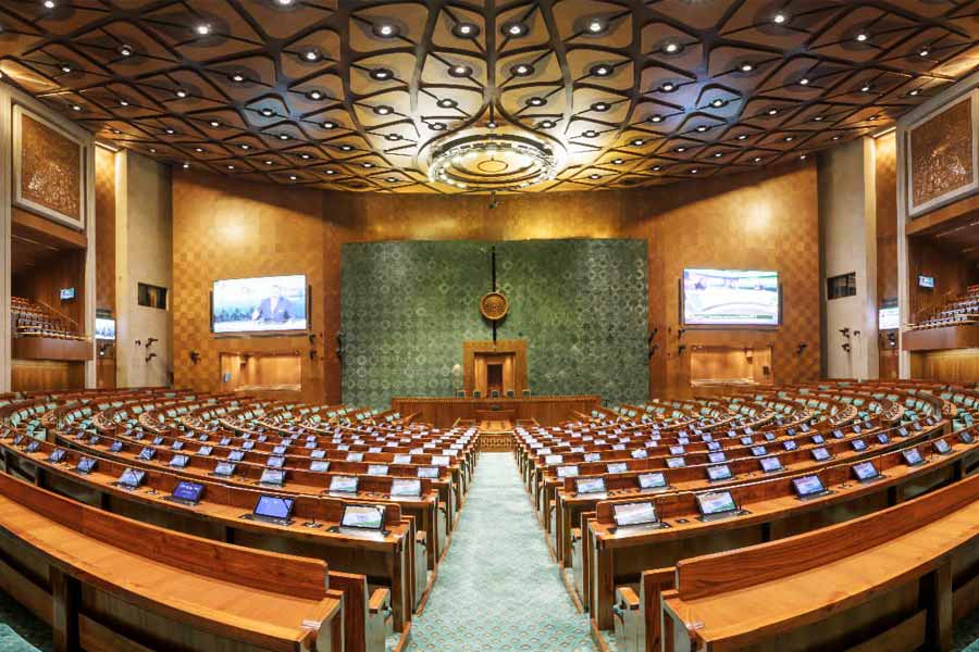 তবে বিধানসভা নির্বাচনে অধিকাংশ সময়েই জয়ের মুখ দেখেছেন অবধেশ। ১৯৯১ সালে সোহাওয়াল কেন্দ্রে জনতা পার্টির প্রার্থী হিসাবে পরাজিত হন তিনি। আর ২০১৭ সালে এসপি প্রার্থী হিসাবে মিল্কিপুর লোকসভা কেন্দ্রে পরাজিত হন তিনি। সেই হিসাবে প্রথম বার দেশের সংসদে পা রাখতে চলেছেন অবধেশ।