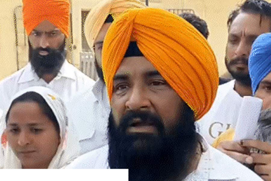 এই প্রথম নয়, আগেও একাধিক বার ভোটে লড়েছেন সর্বজিৎ। যদিও জয় পেলেন এই প্রথম। তাঁর পরিবারে রাজনীতির ইতিহাস রয়েছে। সর্বজিতের পিতামহ সুচা সিংহ ভাতিণ্ডার সাংসদ ছিলেন।