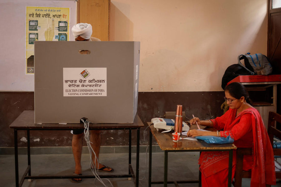 বার বার ব্যর্থ হলেও হাল ছাড়েননি সর্বজিৎ। ২০০৯ সালে আবার ভাতিণ্ডা থেকে লড়েন। ২০১৪ সালে প্রার্থী হন ফতেগড় সাহিব লোকসভা কেন্দ্র থেকে। ২০২৪-এ এসে অবশেষে পেলেন কাঙ্ক্ষিত সাফল্য।