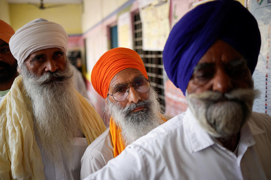 ১৯৮৪ সালের ৩১ অক্টোবর দিল্লিতে প্রধানমন্ত্রীর বাসভবনে ইন্দিরাকে গুলি করে মারেন তাঁর দুই দেহরক্ষী— বিয়ন্ত সিংহ এবং সৎবন্ত সিংহ। ৩১ রাউন্ড গুলি চালানো হয়েছিল তাঁর উপর।