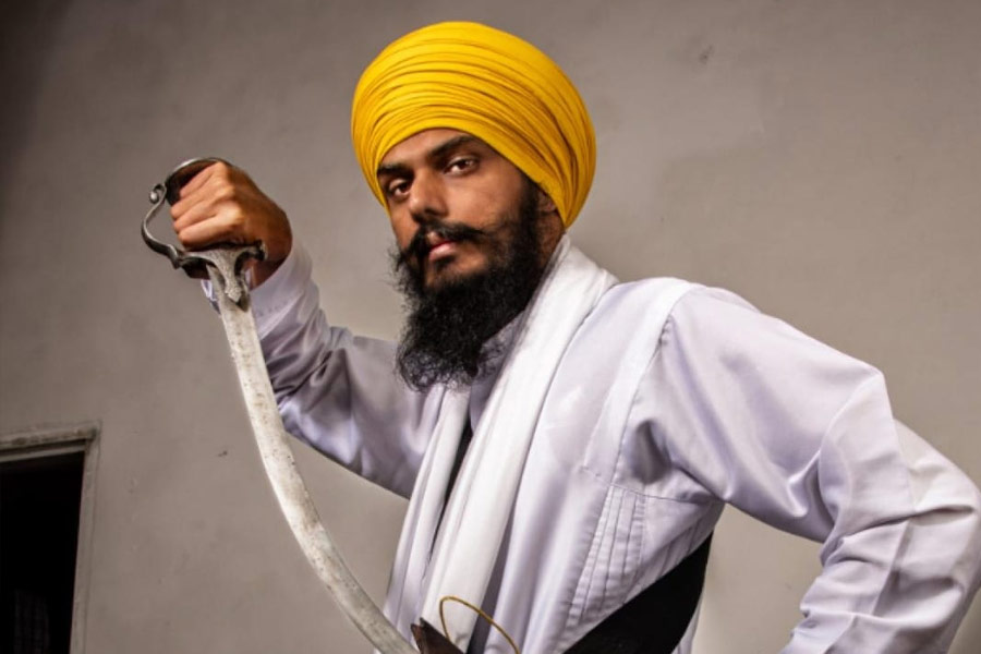এক দিনও প্রচারে না বেরিয়েও কেল্লাফতে করেছেন অমৃতপাল। প্রশ্ন আপাতত একটিই, শেষ পর্যন্ত কি সংসদে গিয়ে সওয়াল করা হবে এই খলিস্তানপন্থী নেতার? 