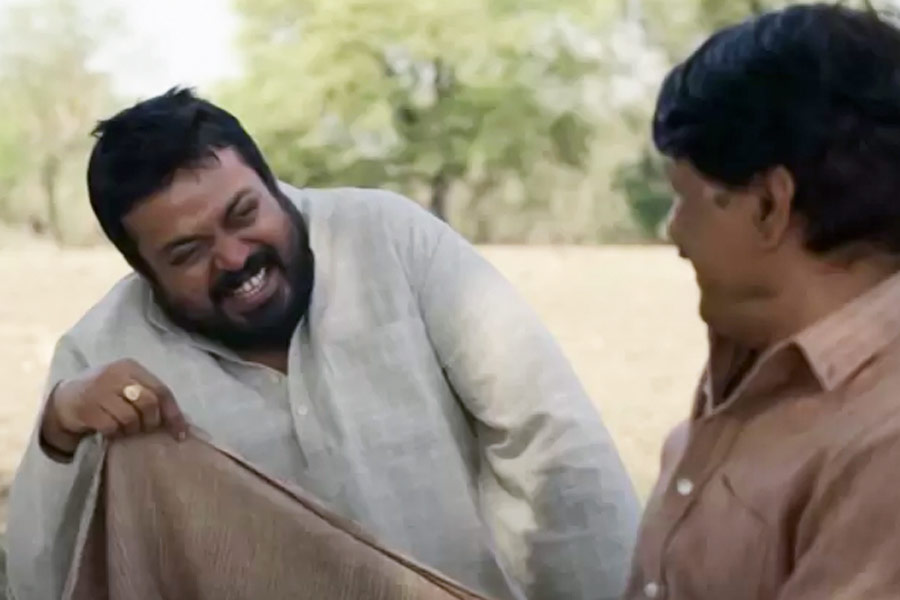 উপার্জনের জন্য একটি চ্যানেলে স্পটবয়ের কাজ করা শুরু করেন ফয়জল। প্রতি মাসে ৭০০ টাকা পারিশ্রমিক পেতেন তিনি। 