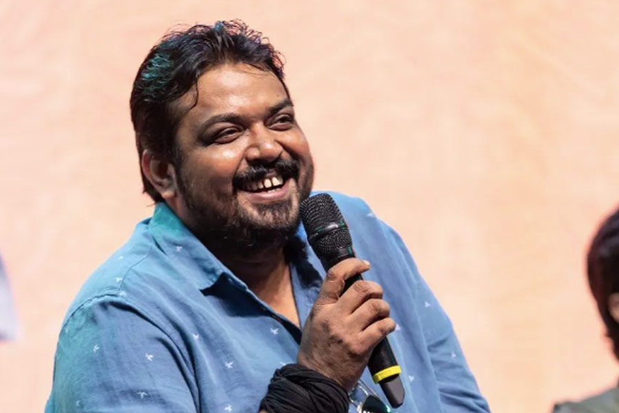 ফয়জল সম্প্রতি এক সাক্ষাৎকারে জানান, অমিতাভ বচ্চনকে সত্যি কথা বলার কারণে তাঁর সঙ্গে কাজের সুযোগ হারান অভিনেতা। ফয়জল বলেন, ‘‘কাজের সূত্রে অনুরাগ কাশ্যপের সঙ্গে আমি অমিতাভ বচ্চনের বাড়িতে গিয়েছিলাম। কিন্তু অমিতাভকে দেখার পর আমি এতটাই মুগ্ধ হয়ে পড়েছিলাম যে কাজের কথা বলার আগে অটোগ্রাফ চেয়ে বসি।’’