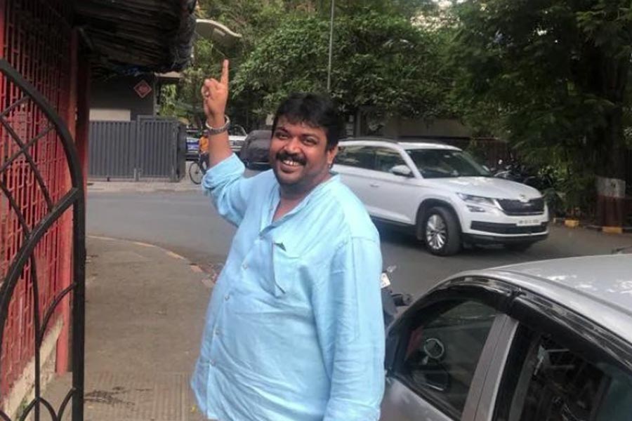 ফয়জল সাক্ষাৎকারে জানান, ‘‘কবে থেকে কাজ শুরু হবে তা নিয়ে সত্যি কথা বলে ফেলেছিলাম। পরে জানতে পারলাম, সত্যি বলে বিপদে পড়েছি আমি। অমিতাভের সঙ্গে এই কারণে কাজের সুযোগ হারাই আমি।’’