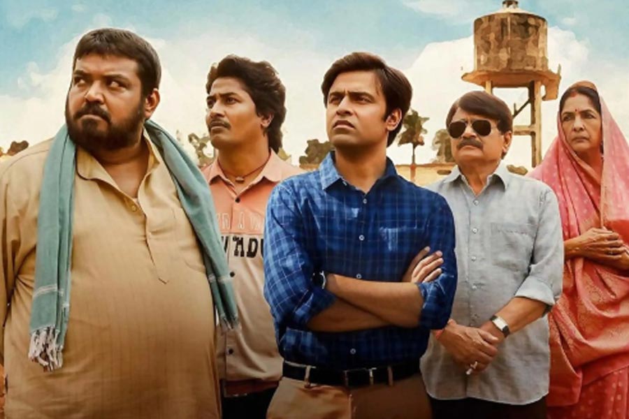 ২০২০ সালে কোভিডে আক্রান্ত হয়ে মারা যান ফয়জলের বাবা। একই বছরে ‘পঞ্চায়েত’ ওয়েব সিরিজ়ে অভিনয়ের সুযোগ পান ফয়জল।