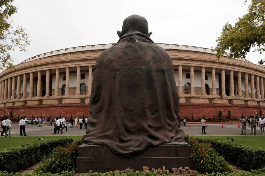 ‘অ্যাসোসিয়েশন ফর ডেমোক্রেটিক রিফর্মস’ (এডিআর) সূত্রে জানা গিয়েছে, লোকসভার নবনির্বাচিত সাংসদদের মধ্যে ২৫১ জনের নাম আগে থেকেই নানা অপরাধমূলক কাজকর্মের সঙ্গে যুক্ত রয়েছে। তাঁদের মধ্যে কারও বিরুদ্ধে গুরুতর অপরাধের অভিযোগ রয়েছে, আবার কারও বিরুদ্ধে ঘৃণাভাষণের অভিযোগ।