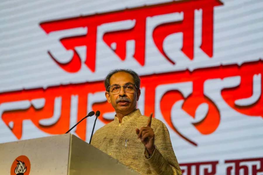 শিন্ডের শিবসেনা থেকে নবনির্বাচিত সাত জন সাংসদের মধ্যে পাঁচ জনের এবং ঠাকরের এসএস (উবিটি) থেকে ন’জন নবনির্বাচিত সাংসদদের মধ্যে তিন জনের হলফনামায় ফৌজদারি মামলার উল্লেখ রয়েছে, বলে জানিয়েছে এডিআর।