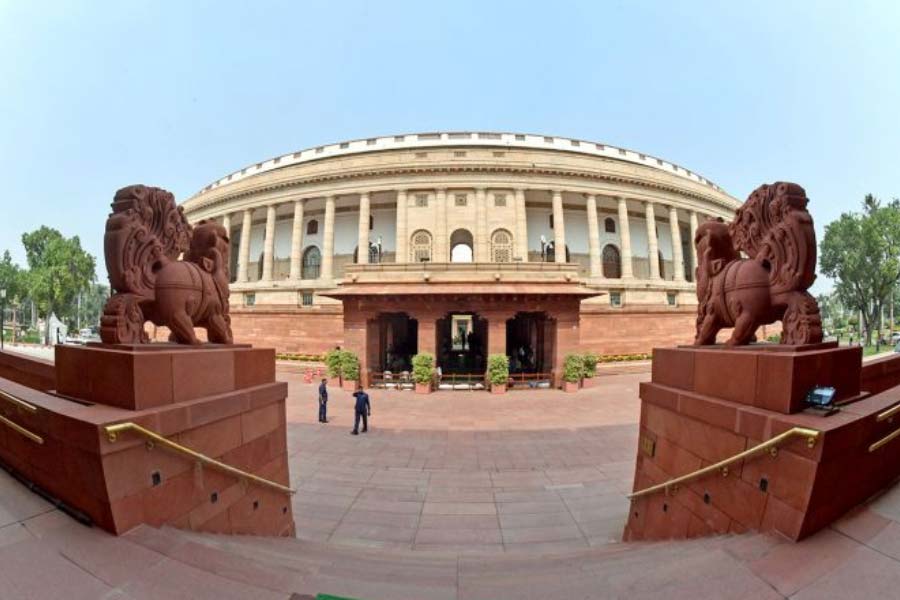 ৩.৪ শতাংশ নবনির্বাচিত সাংসদের নাম খুন সংক্রান্ত মামলায় জড়িয়ে রয়েছে। তা ছাড়া ২৩.৩ শতাংশ সাংসদের বিরুদ্ধে খুনের চেষ্টার মামলা রয়েছে বলে জানিয়েছে এডিআর।