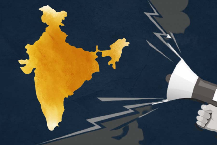 মহিলাদের বিরুদ্ধে অপরাধের মামলায় নাম জড়িয়ে রয়েছে ১২.৯ শতাংশ নবনির্বাচিত সাংসদের। এডিআর সূত্রে দাবি, ৩৭.১ শতাংশ সাংসদ ঘৃণাভাষণের অপরাধের সঙ্গে যুক্ত রয়েছেন।