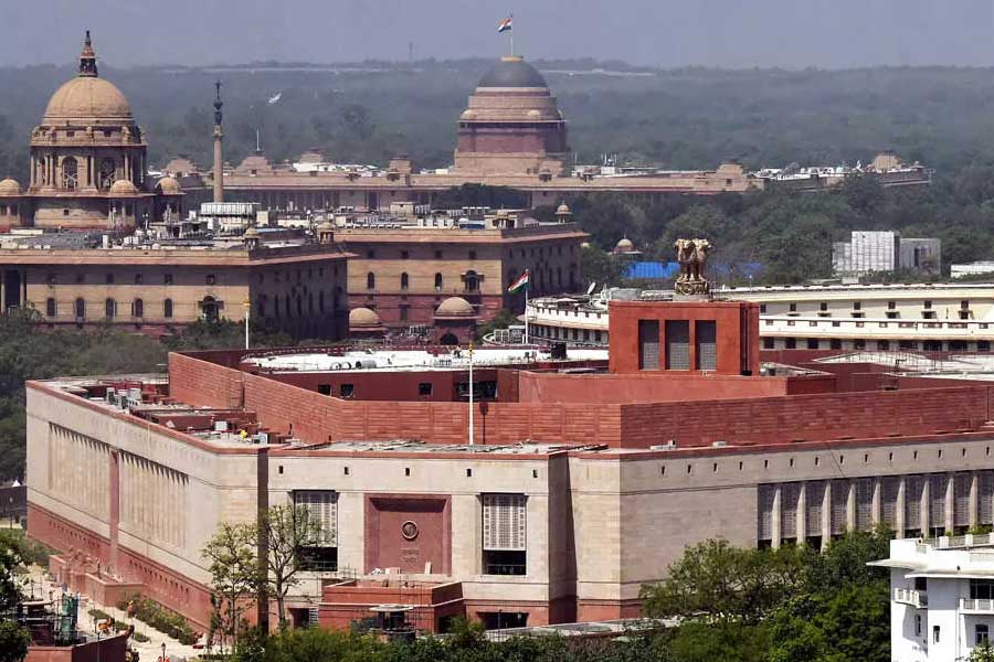 অতীতের দিকে নজর দিলে লক্ষ করা যায়, ২০০৯ সাল থেকে ক্রমশ ‘ক্রিমিনাল রেকর্ড’ থাকা সাংসদের সংখ্যা লোকসভায় বৃদ্ধি পেয়ে চলেছে।