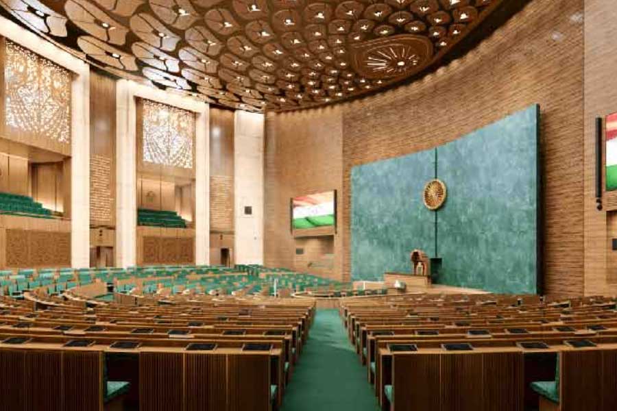 ২০১৯ সালে লোকসভা নির্বাচনের পর ‘ক্রিমিনাল রেকর্ড’যুক্ত সাংসদের সংখ্যা কমেনি। বরং আগের তুলনায় আরও বৃদ্ধি পেয়েছে। এডিআর সূত্রে খবর, ২০১৯ সালে লোকসভায় ২৩৩ জন সাংসদের বিরুদ্ধে ফৌজদারি মামলা এবং ১৫৯ জন সাংসদের বিরুদ্ধে গুরুতর ফৌজদারি মামলা ছিল।