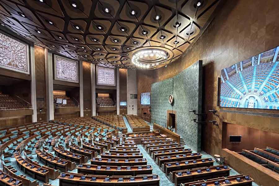 মাসে একজন সাংসদের মূল বেতন এক লক্ষ টাকা। তবে কয়েক বছর আগে পর্যন্তও লাখের অঙ্কে বেতন পেতেন না দেশের সাংসদেরা। 