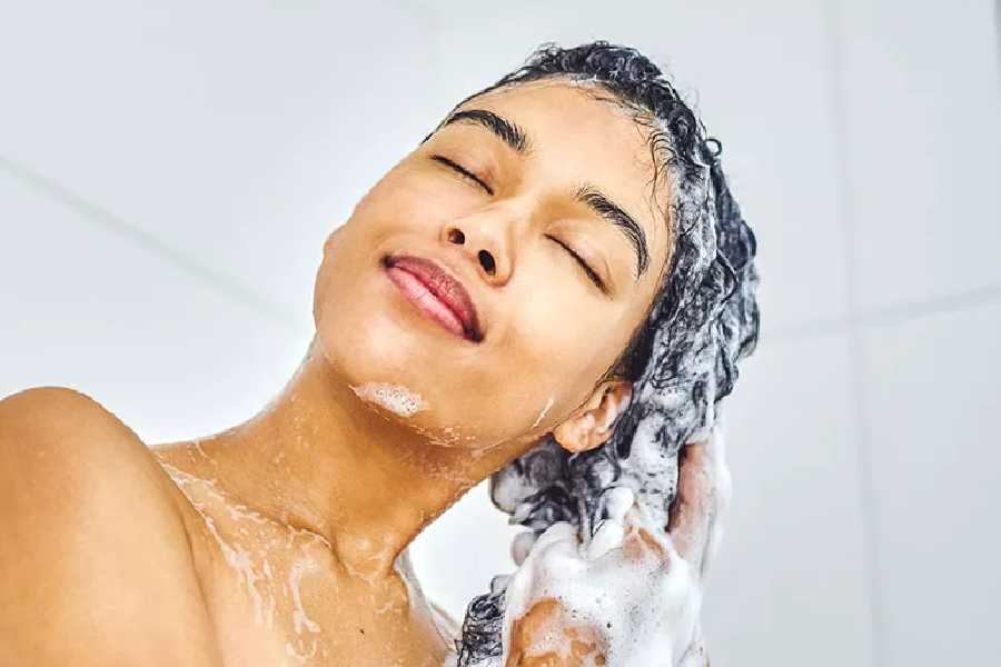 Hair care tips to get thick hair before your wedding 