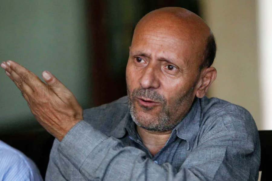 রশিদের ছেলে আব্রার রশিদ এই রায় প্রসঙ্গে বলেছেন, ‘‘এই জনাদেশ মানুষের জয়।’’ তাঁর বাবার প্রচারে কত টাকা খরচ করা হয়েছে, তিনি তা-ও জানিয়েছেন। মাত্র ২৭ হাজার টাকা খরচ করা হয়েছে রশিদের প্রচারে। বাবার হয়ে প্রচারের দায়িত্ব সামলেছিলেন ২২ বছরের ছেলেই।