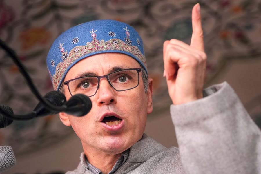 এক্স (সাবেক টুইটার)-এ ওমর লিখেছেন, ‘‘আমি বিশ্বাস করি না যে এই জয়ের ফলে তাড়াতাড়ি জেল থেকে মুক্তি পাবেন ইঞ্জিনিয়ার রশিদ। উত্তর কাশ্মীরের মানুষের জনপ্রতিনিধি পাওয়ার যে অধিকার রয়েছে, তা-ও পূরণ হবে না। তবে ভোটারেরা মতদান করেছেন, গণতন্ত্রে সেটাই আসল কথা।’’