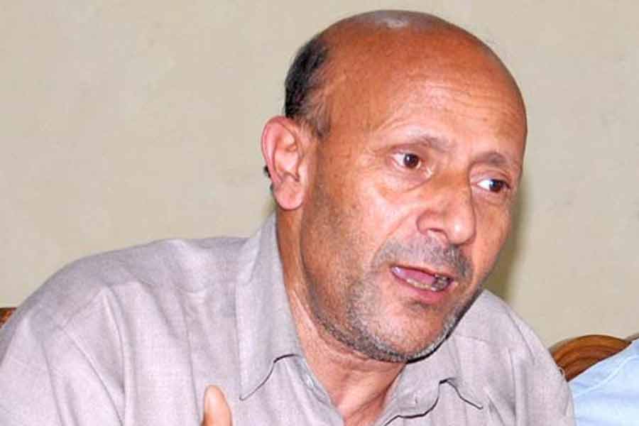 ছেলে আব্রার জানিয়েছেন, তাঁর বাবার ভোটে জয় প্রমাণ করে দেয় যে, আসলে তিনি নিরপরাধ। তাঁকে দ্রুত জেল থেকে মুক্তি দেওয়ারও দাবি জানিয়েছেন।